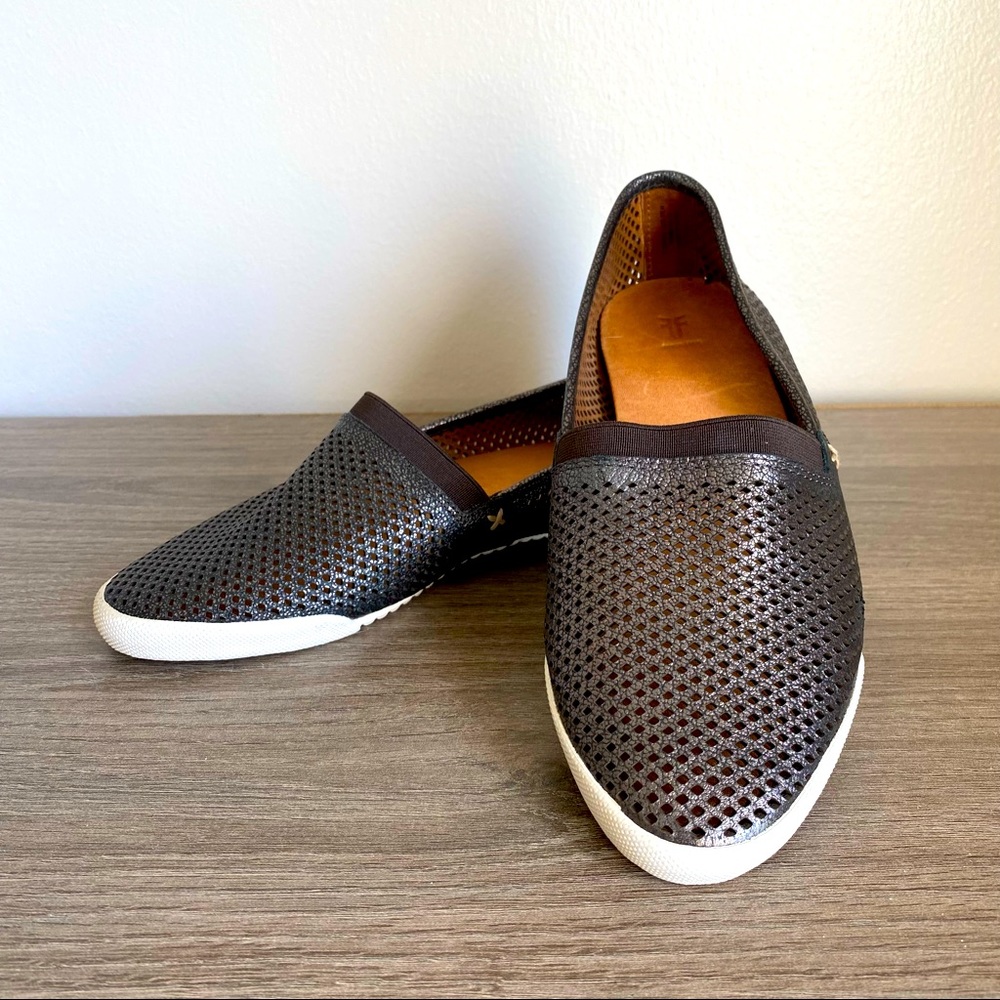 🌼FRYE || Melanie Pewter Perforated Flats